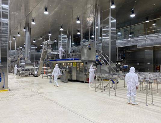 聯(lián)合全球百年工廠，考拉海購?fù)瞥鰧榕远ㄖ谱杂衅放?，并探索營業(yè)性演出新場景